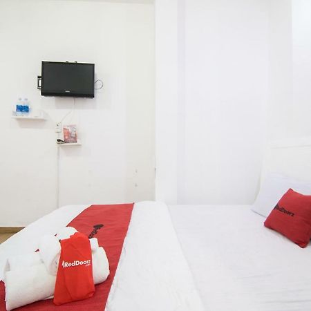 Reddoorz Plus Near Tan Dinh Market Хошимин Екстериор снимка