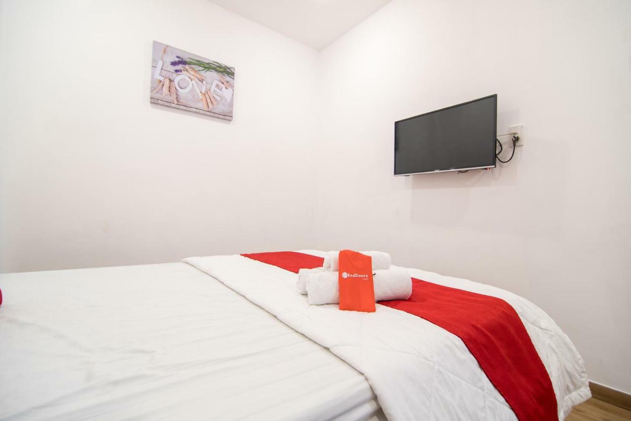 Reddoorz Plus Near Tan Dinh Market Хошимин Екстериор снимка