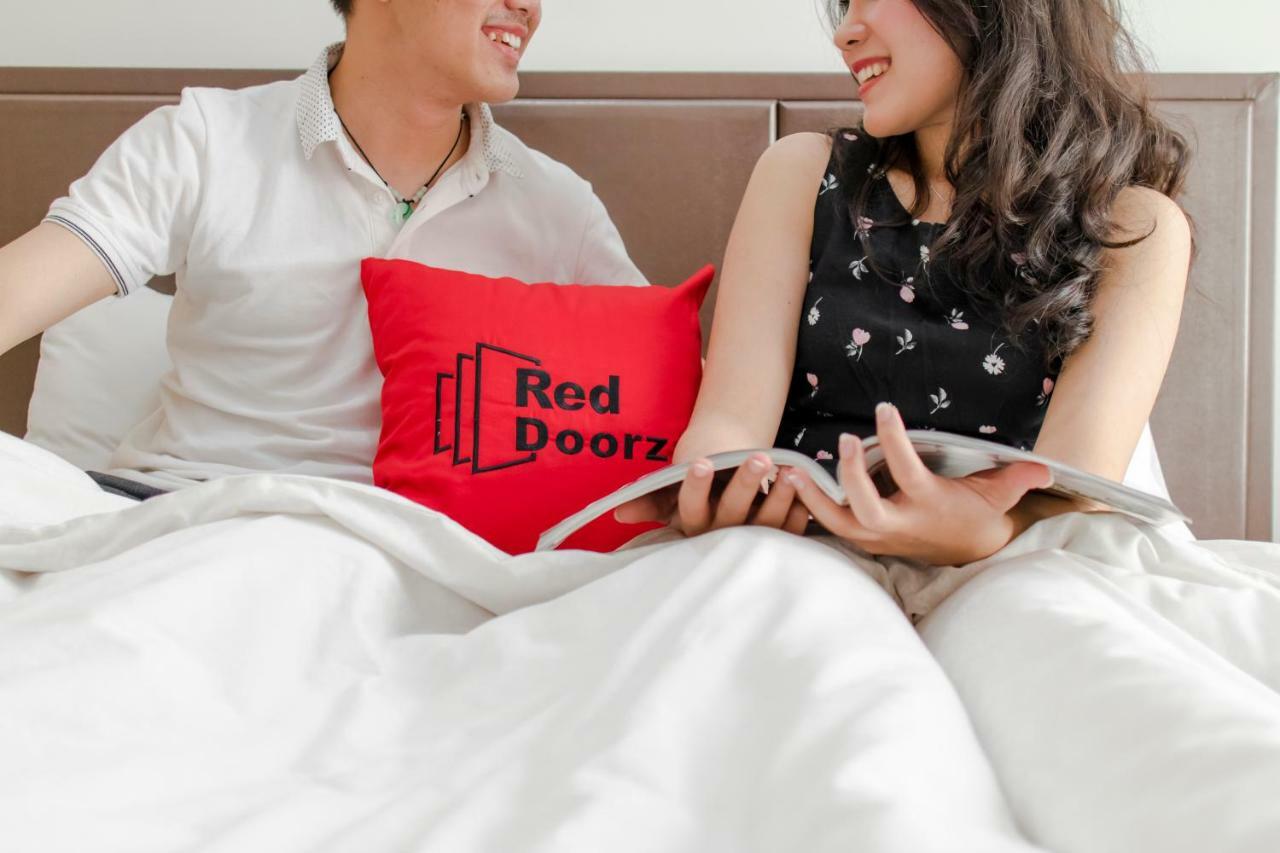 Reddoorz Plus Near Tan Dinh Market Хошимин Екстериор снимка