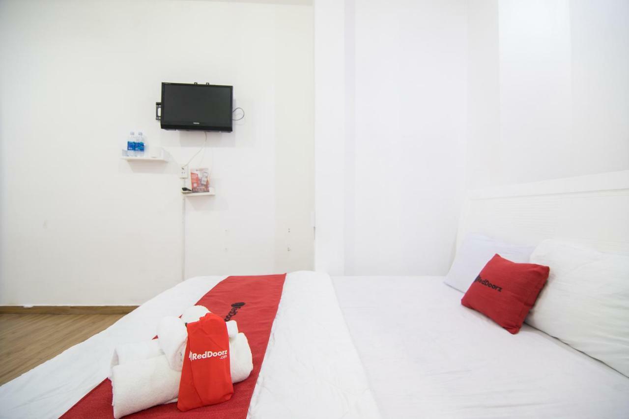 Reddoorz Plus Near Tan Dinh Market Хошимин Екстериор снимка
