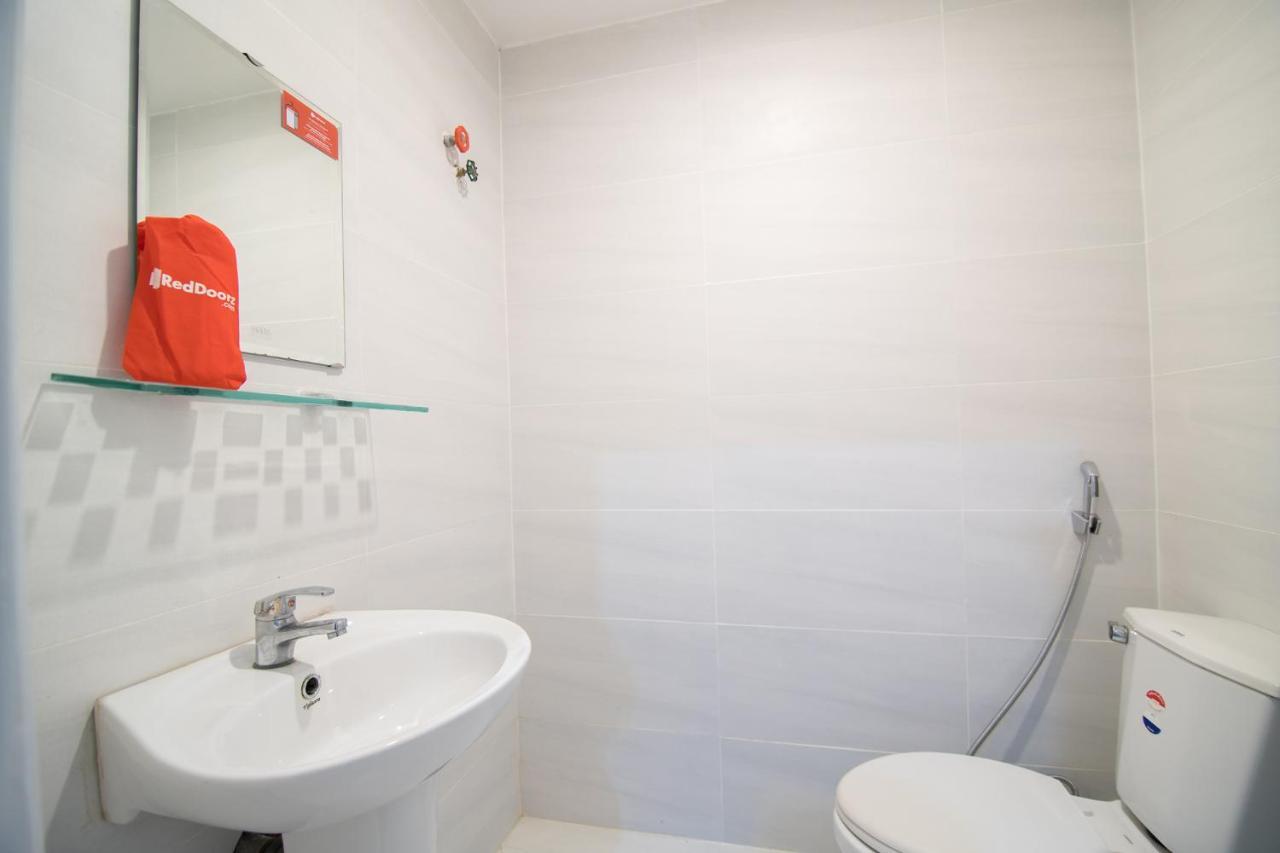 Reddoorz Plus Near Tan Dinh Market Хошимин Екстериор снимка